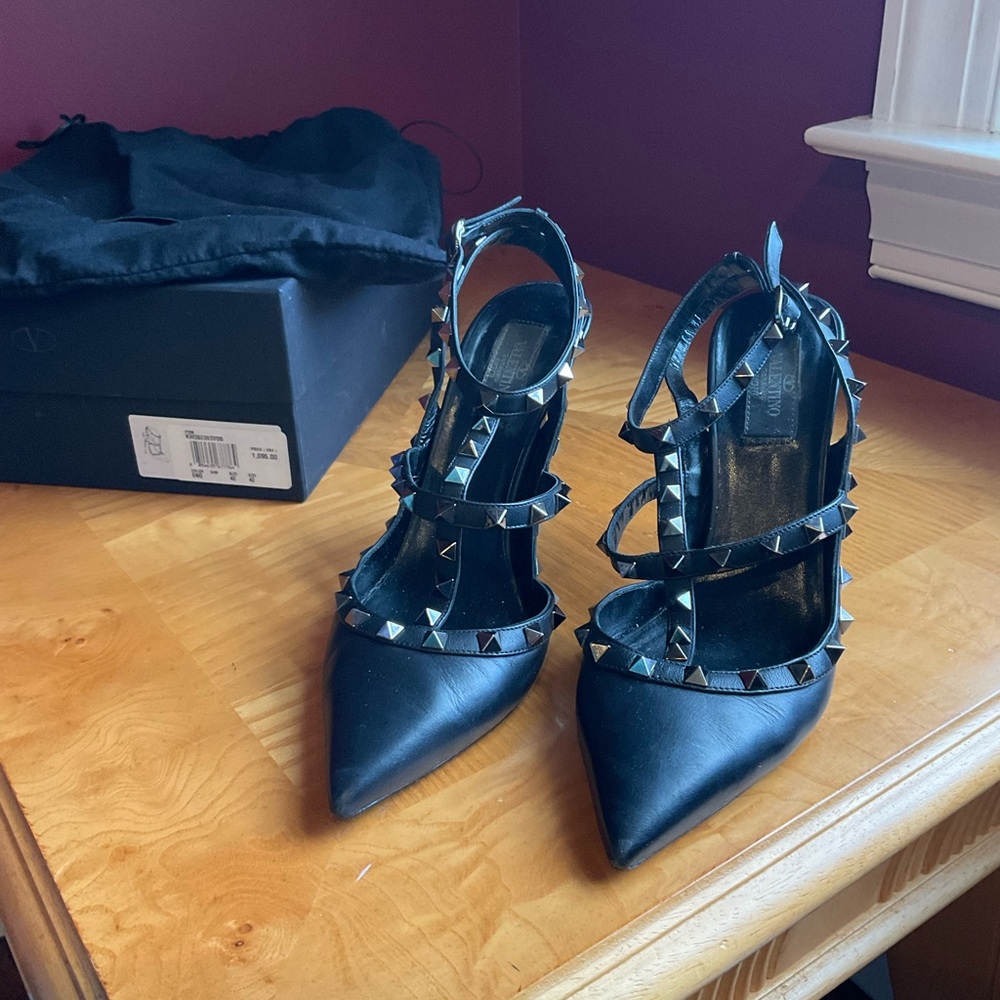 Valentino garavani caged black pump with silver studs Sz 40